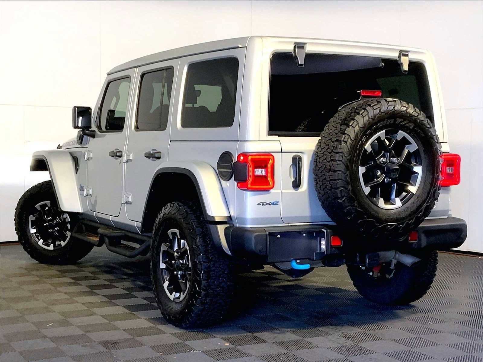 Used 2024 Jeep Wrangler Unlimited Rubicon 4xe AWD/4WD image 3