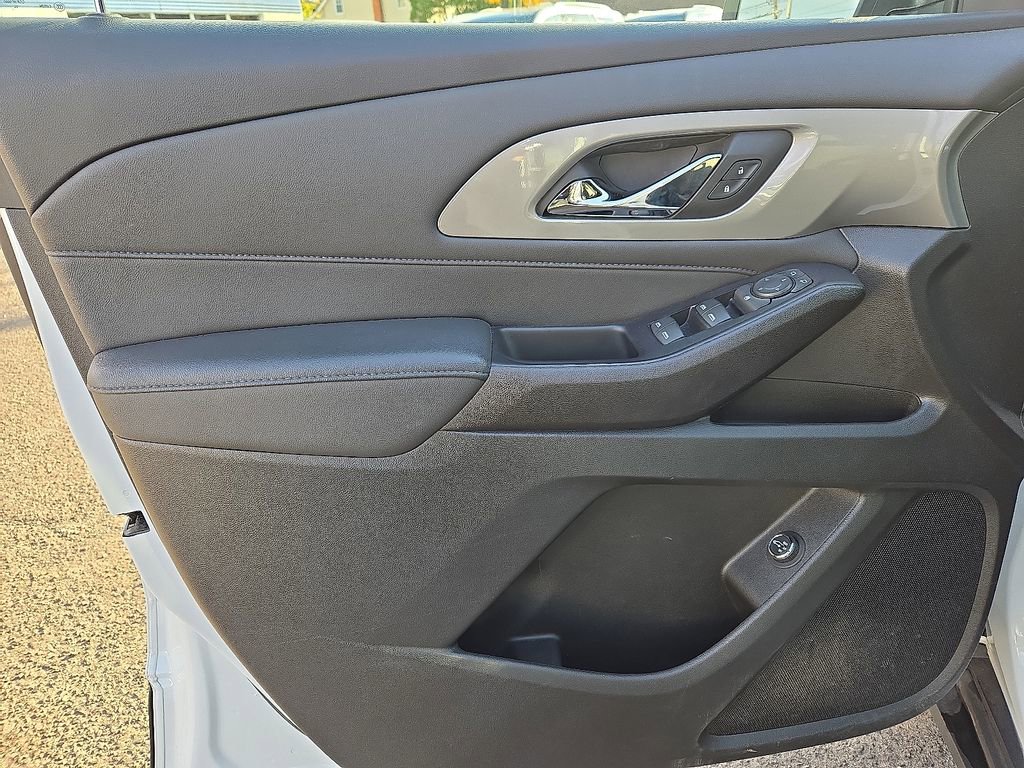 Used 2023 Chevrolet Traverse LT image 18