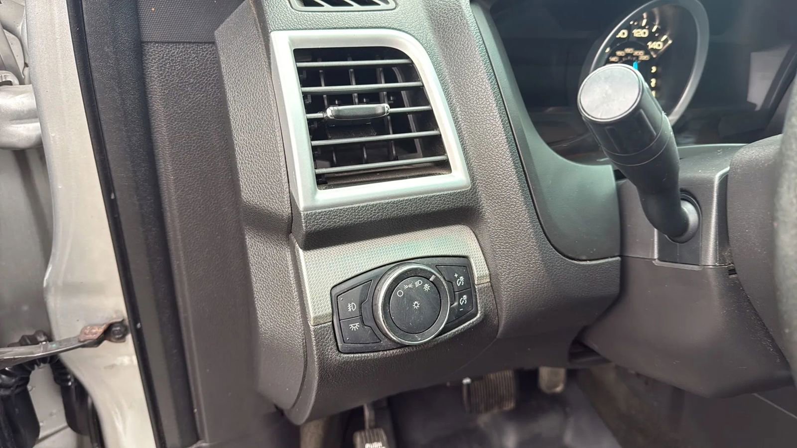 Used 2015 Ford Explorer XLT w/ Equipment Group 202A image 18