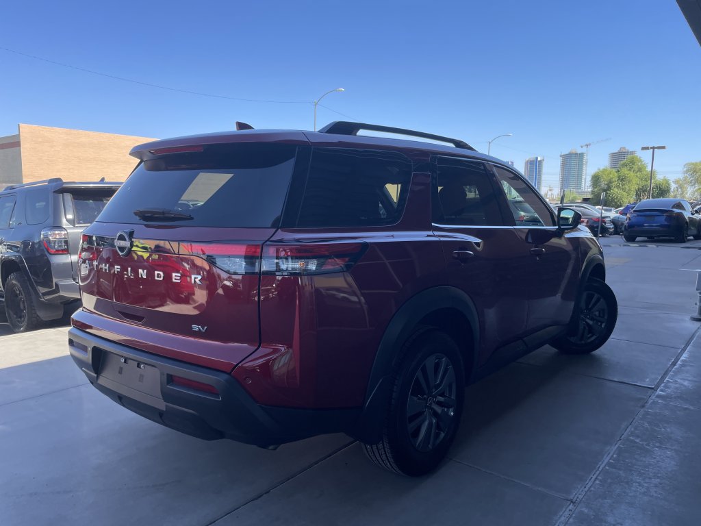 Used 2024 Nissan Pathfinder SV w/ Lighting Package (N92) FWD image 3