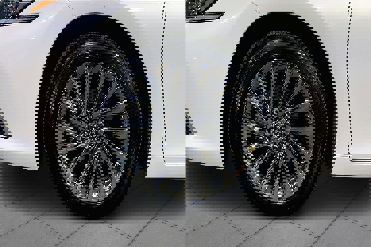 Certified 2025 Lexus ES 300h w/ Technology Package image 11