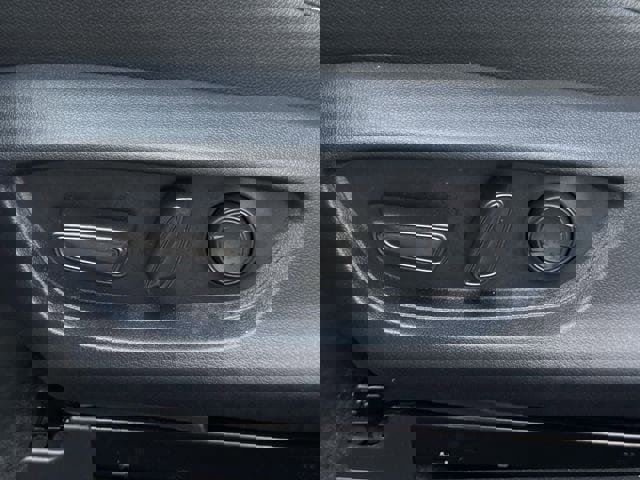 Used 2025 Toyota Camry SE image 28