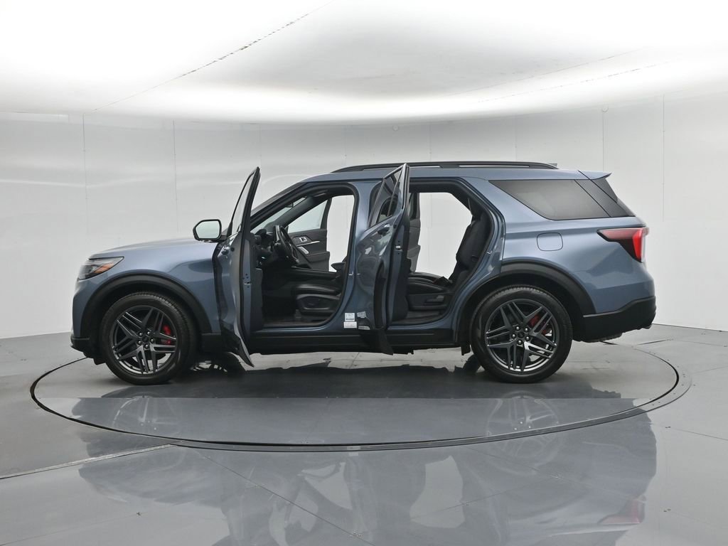 Used 2025 Ford Explorer ST image 38
