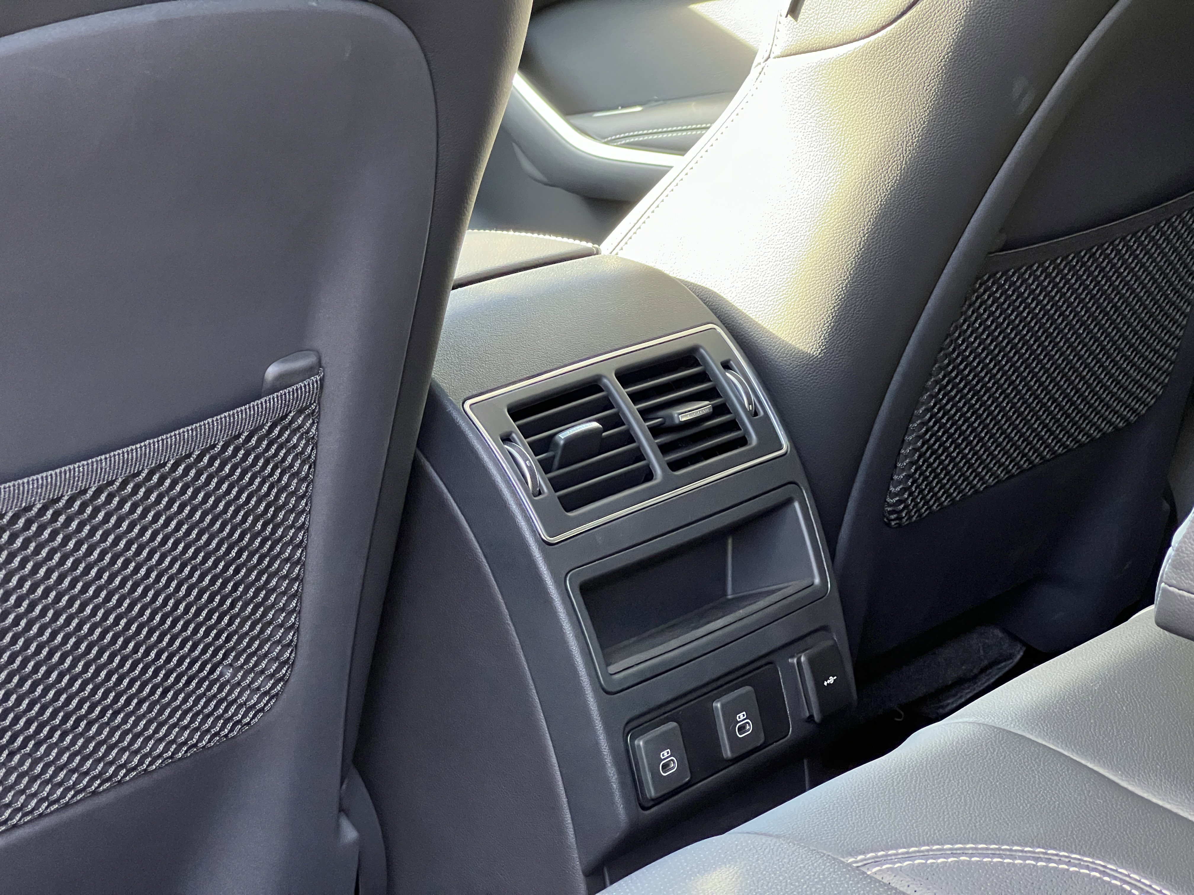 Certified 2025 Jaguar F-PACE R-Dynamic S image 17