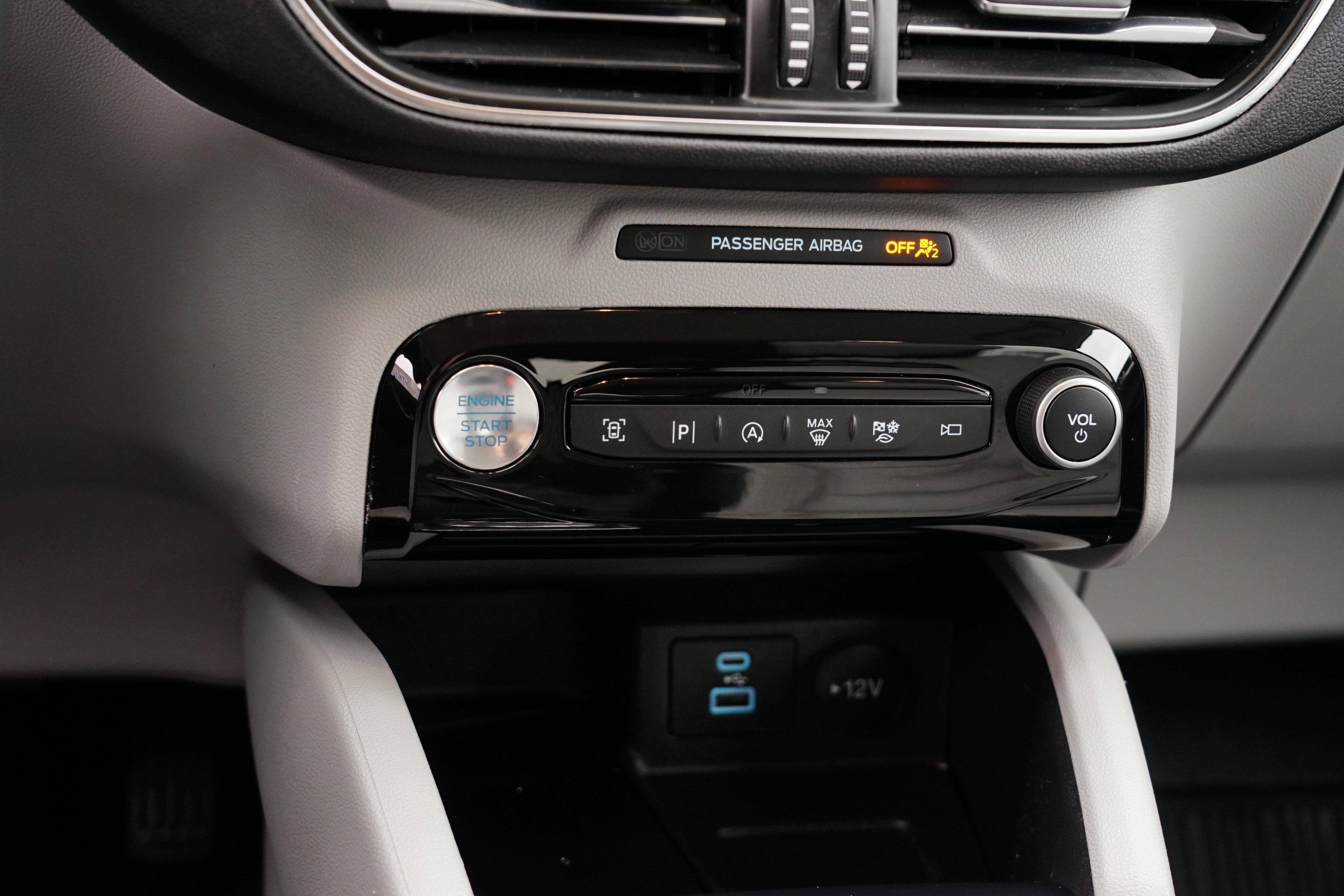 Used 2023 Ford Escape Platinum image 25
