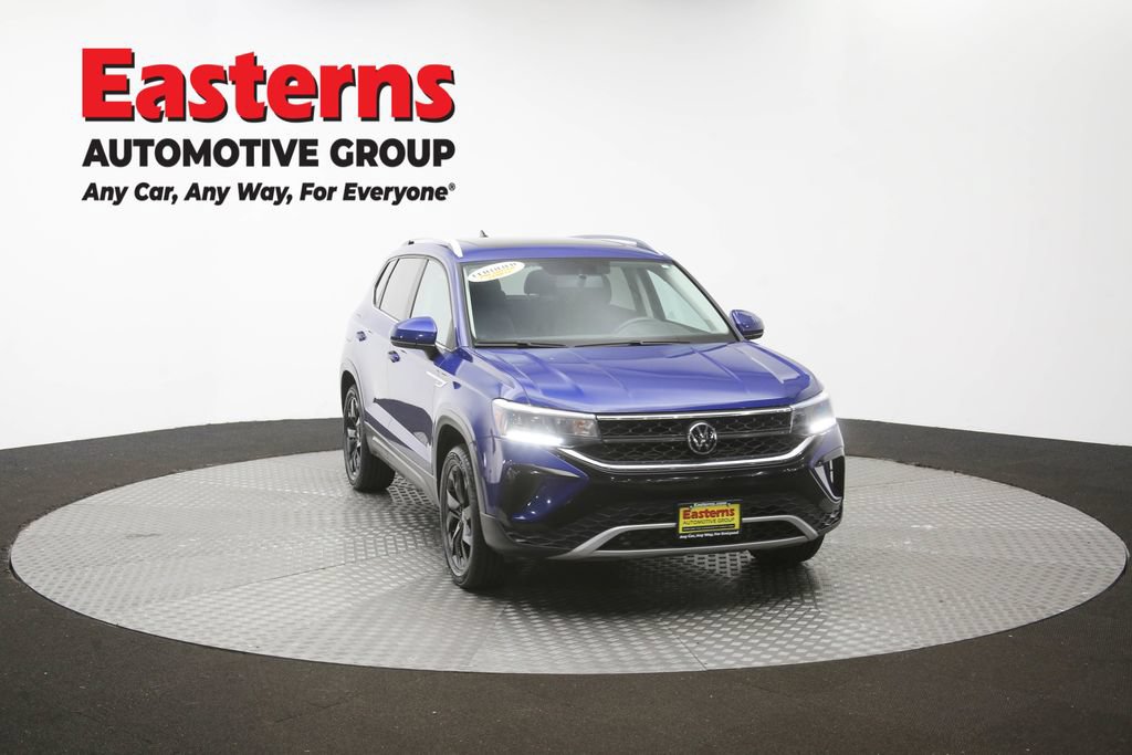 Used 2022 Volkswagen Taos SE w/ Panoramic Sunroof Package FWD image 51