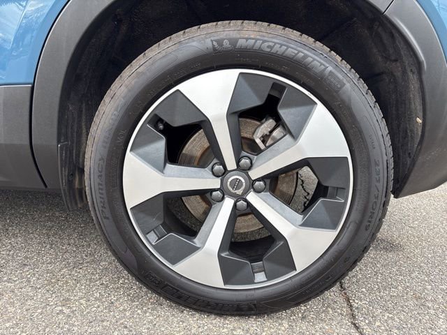 Used 2025 Volvo XC40 B5 Plus AWD/4WD image 10