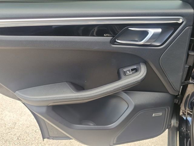 Used 2018 Porsche Macan Sport Edition AWD/4WD image 9