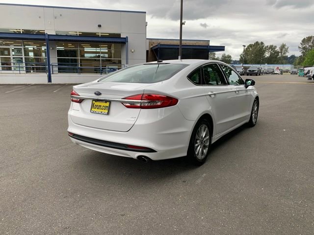 Used 2017 Ford Fusion SE FWD image 5