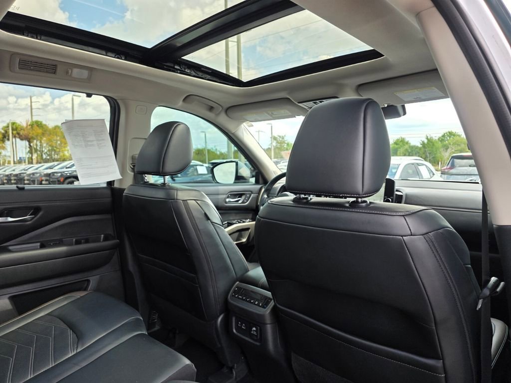 Used 2024 Nissan Pathfinder Platinum w/ Cargo Package image 12