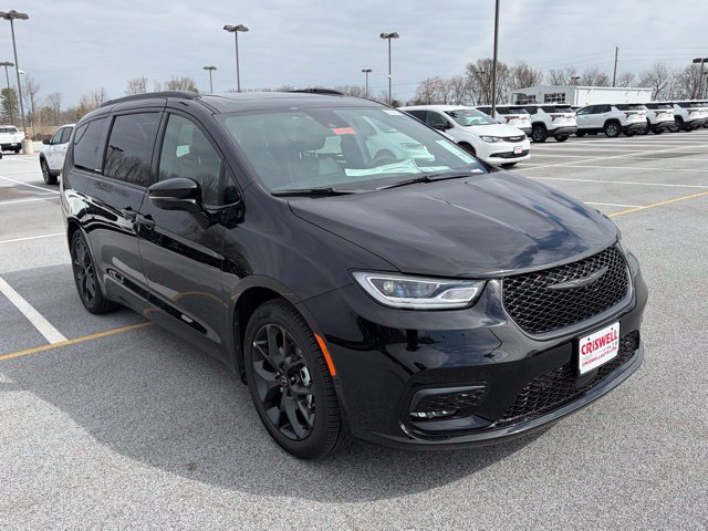 New 2026 Chrysler Pacifica Limited w/ S Appearance Package FWD image 2