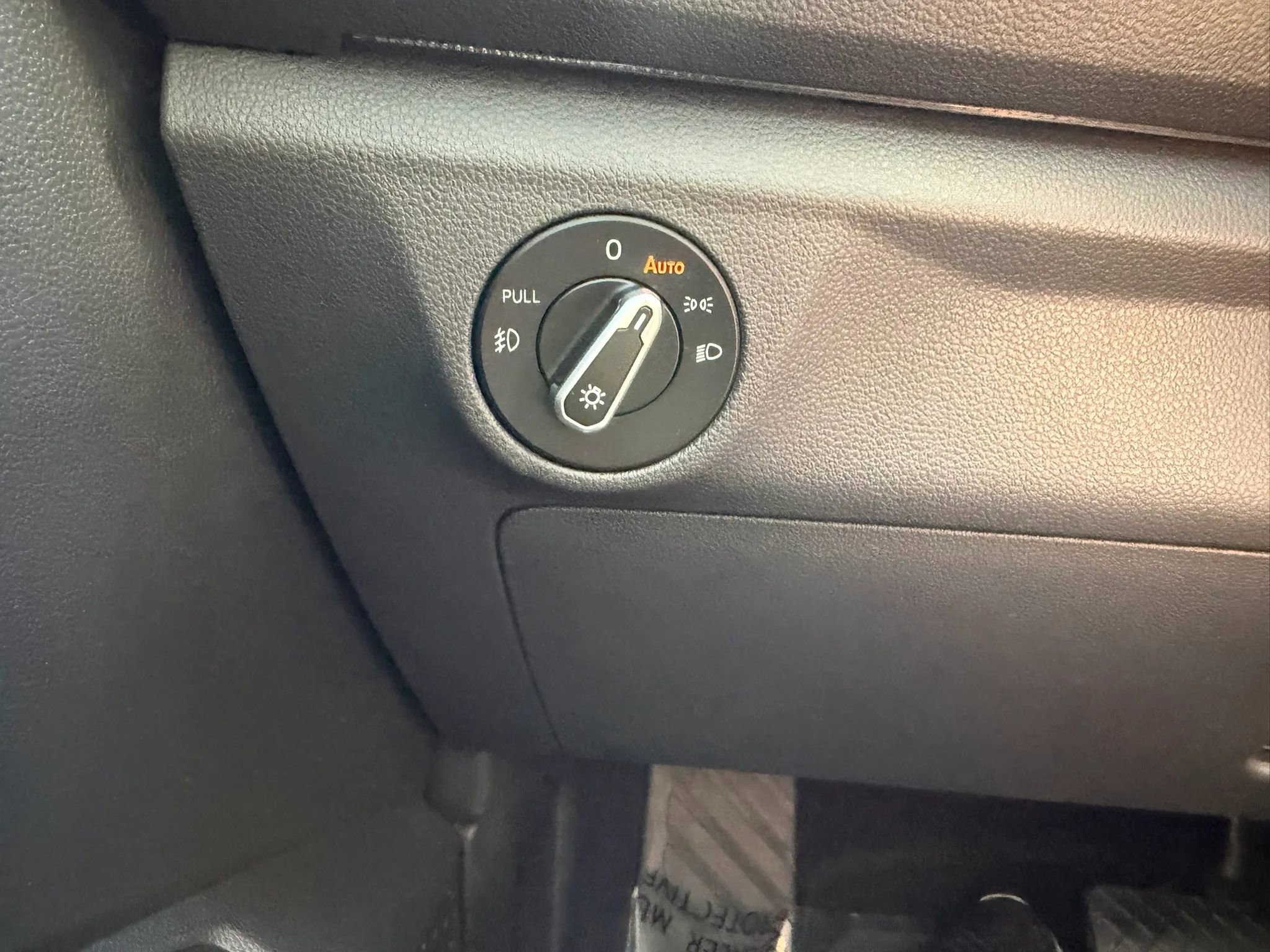 Used 2021 Volkswagen Jetta SEL Premium image 17