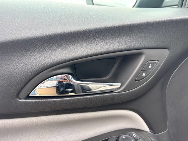 Used 2024 Chevrolet Equinox LS w/ LS Convenience Package FWD image 11
