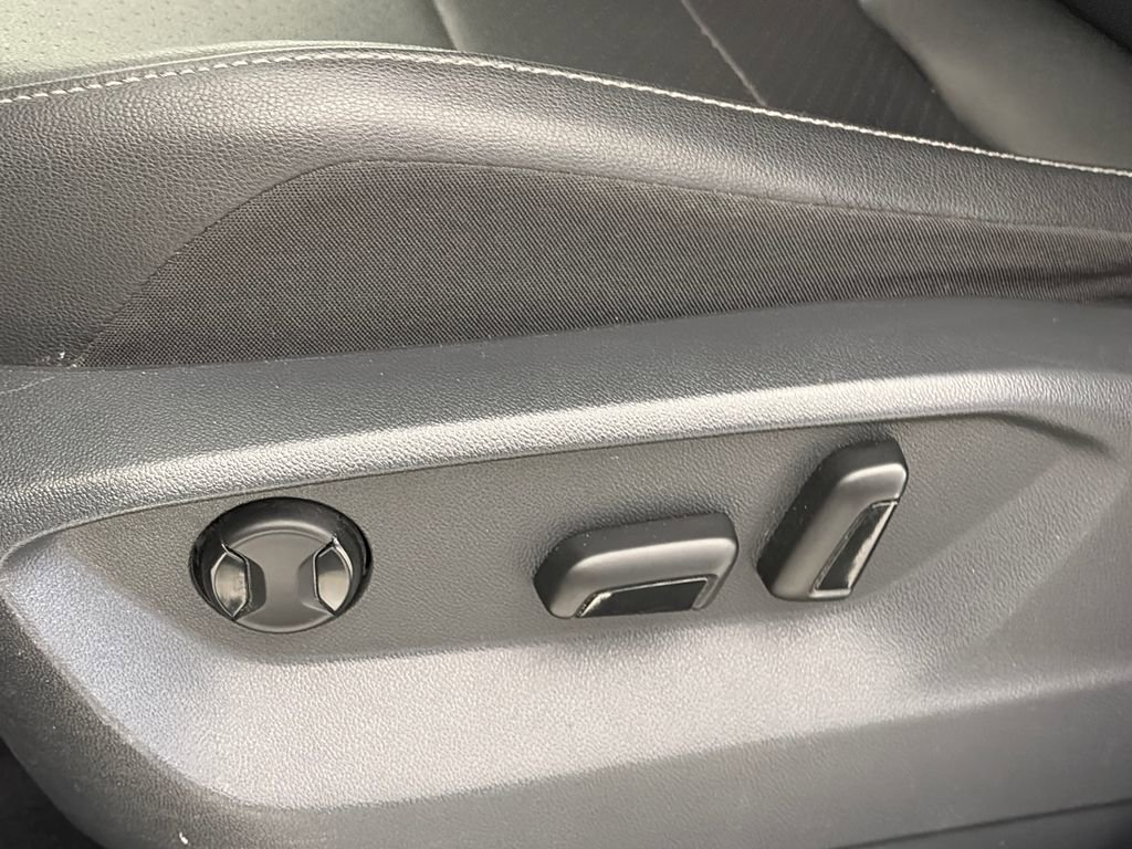 Used 2019 Volkswagen Tiguan SEL AWD/4WD image 26