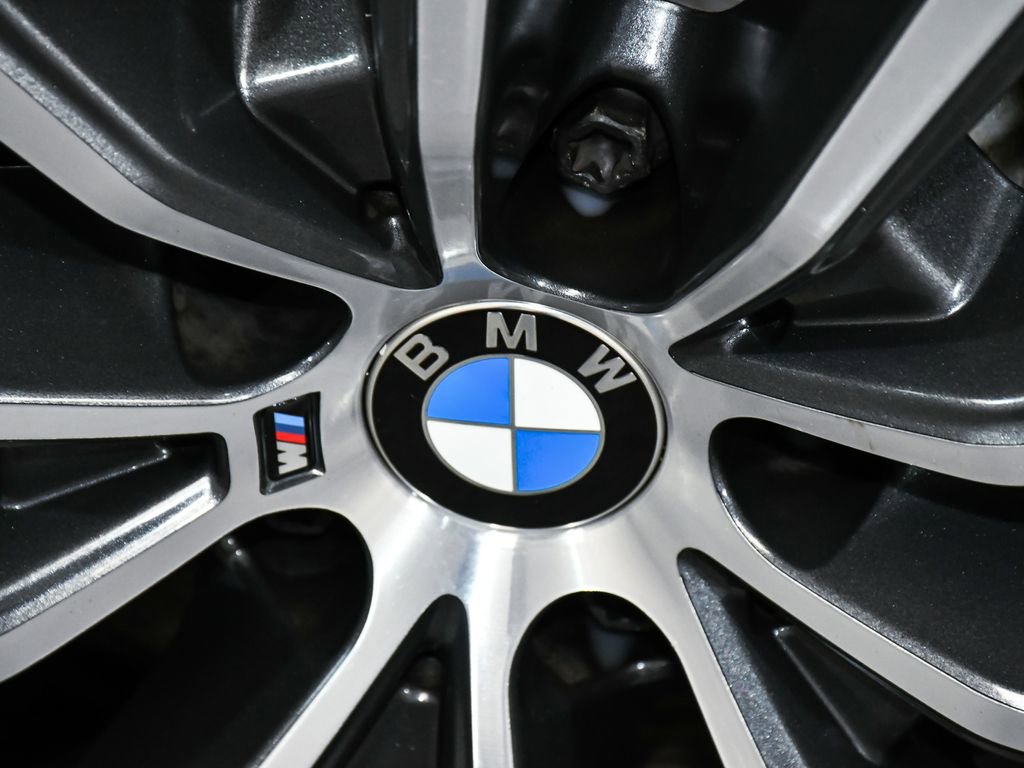 Used 2022 BMW X6 xDrive40i w/ Executive Package image 94