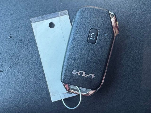 Used 2025 Kia Niro SX image 10