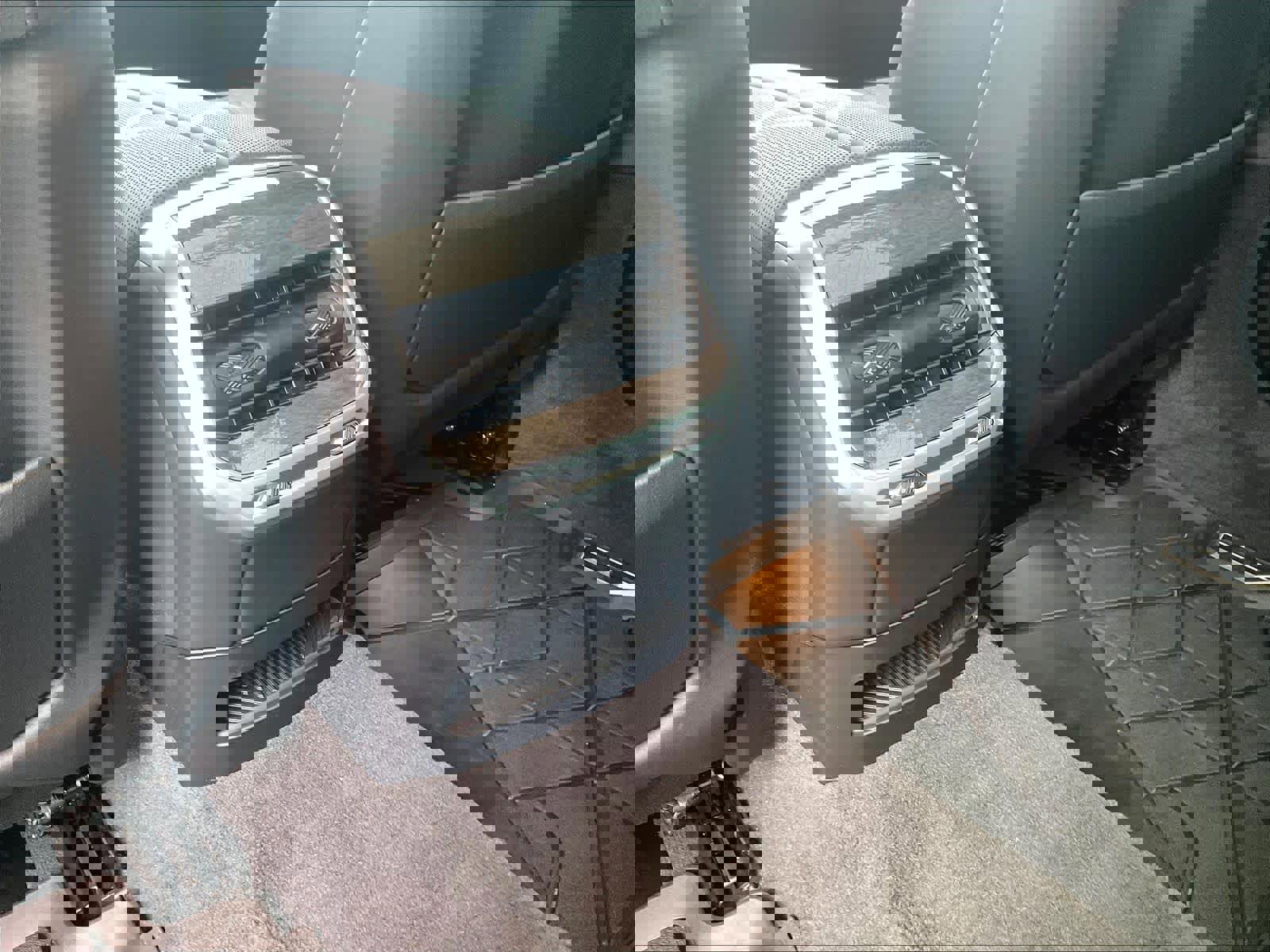 Certified 2024 BMW i7 xDrive60 image 33