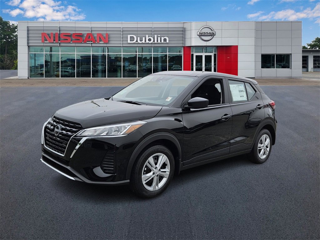 New 2025 Nissan Kicks Play S