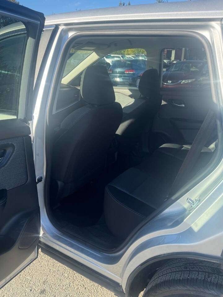 Used 2023 Nissan Rogue SV image 14