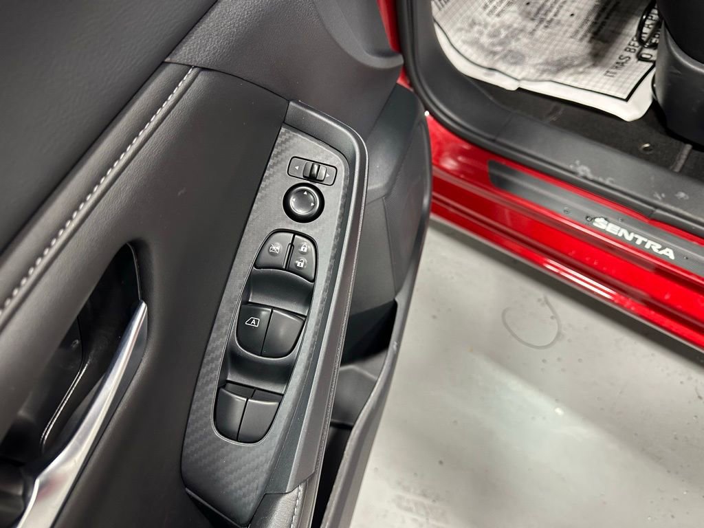 Used 2025 Nissan Sentra SV image 9
