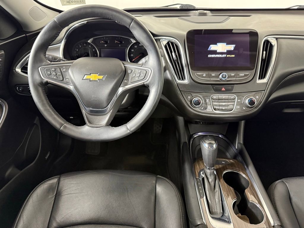 Used 2018 Chevrolet Malibu Premier w/ Driver Confidence Package image 3