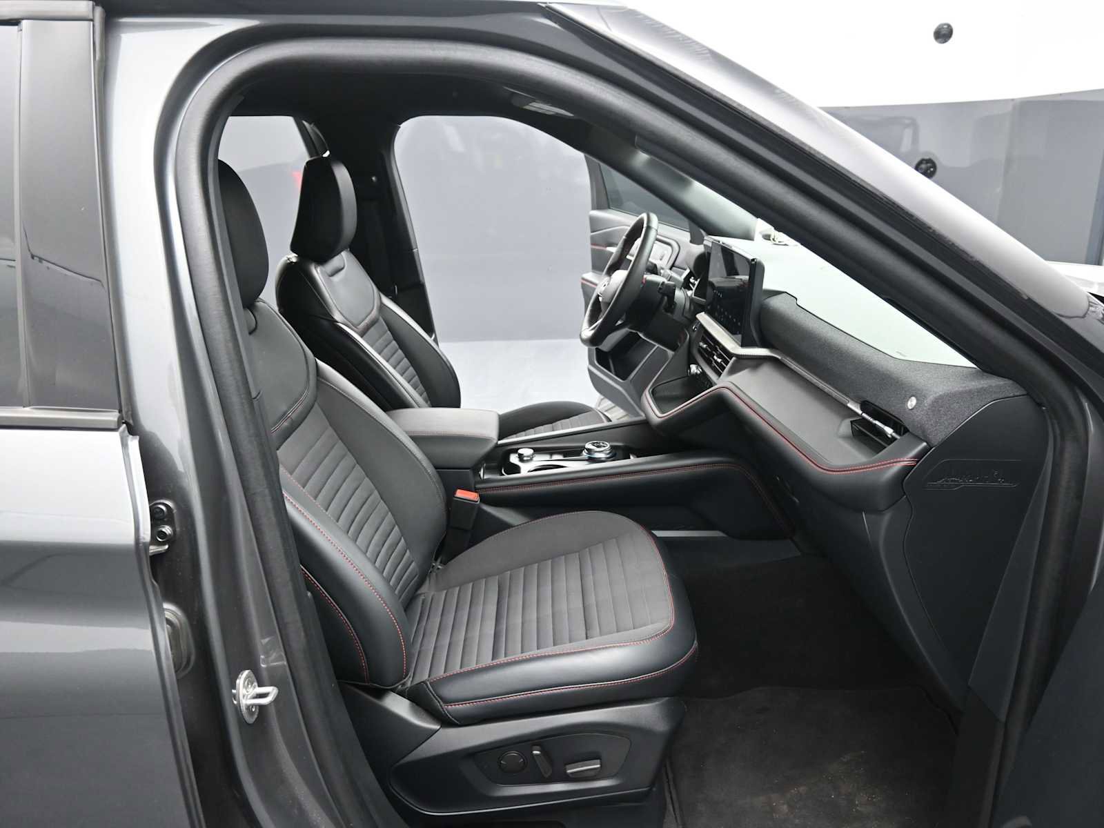 Used 2025 Ford Explorer ST-Line image 15