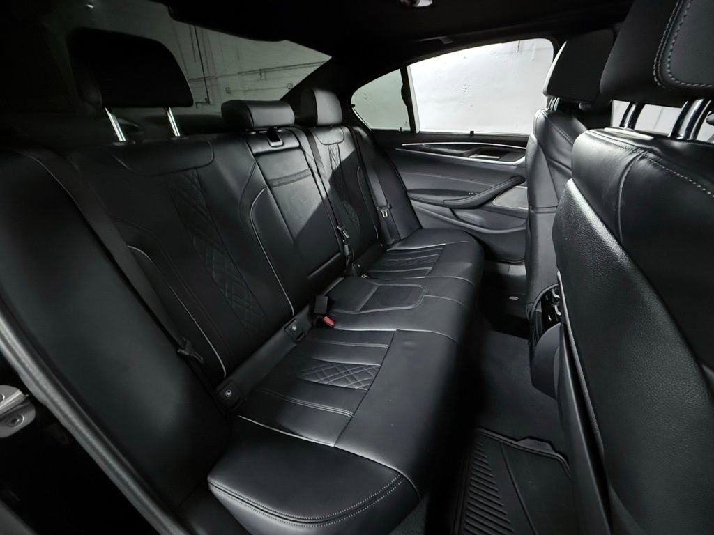 Used 2023 BMW M550i xDrive w/ Executive Package image 24
