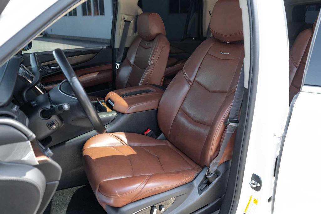 Used 2017 Cadillac Escalade Premium Luxury RWD image 13