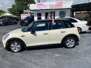 Used 2015 MINI Cooper 4-Door Hardtop image 1