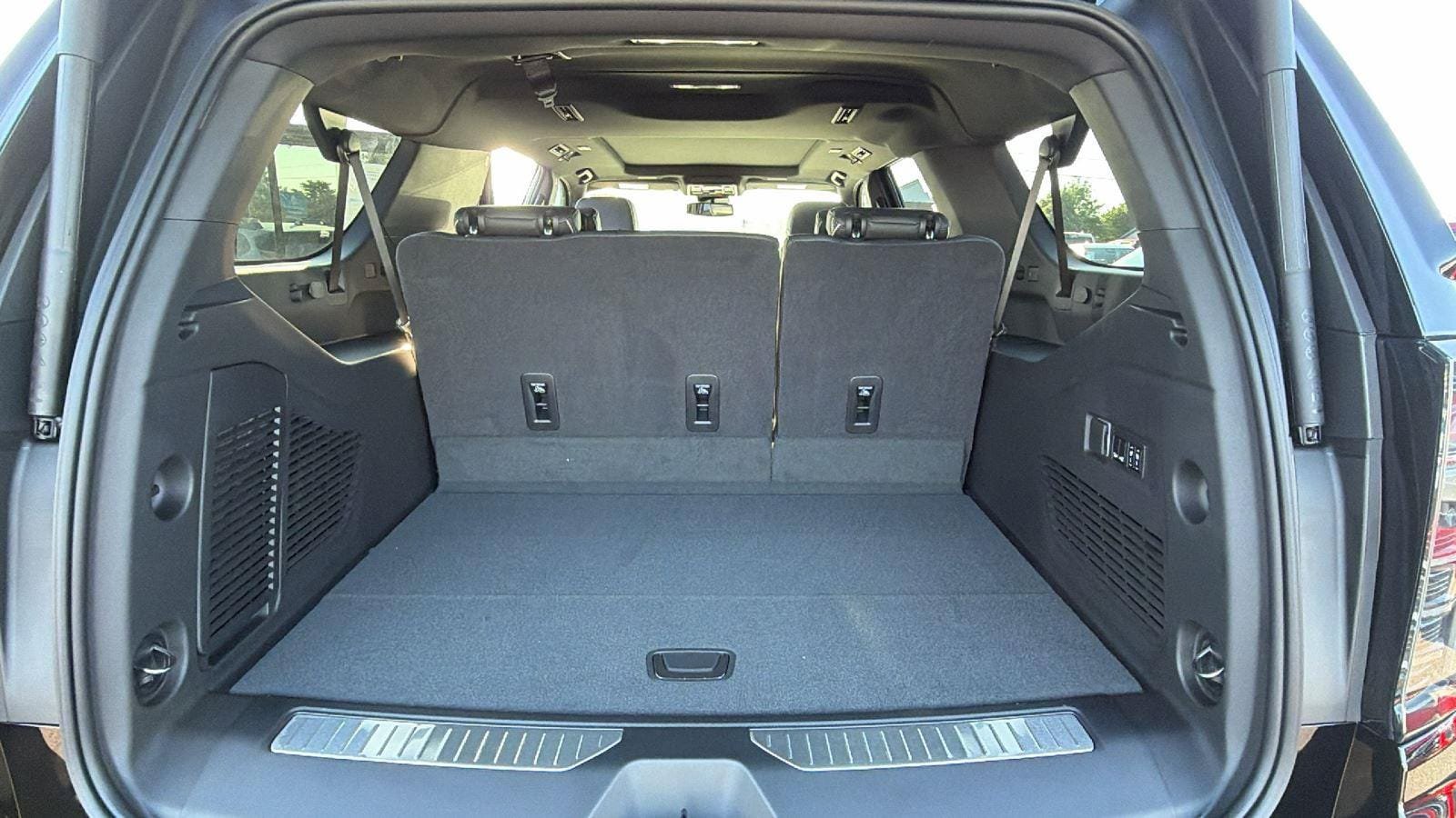 New 2026 Chevrolet Suburban Premier w/ Sun And Tow Package AWD/4WD image 13