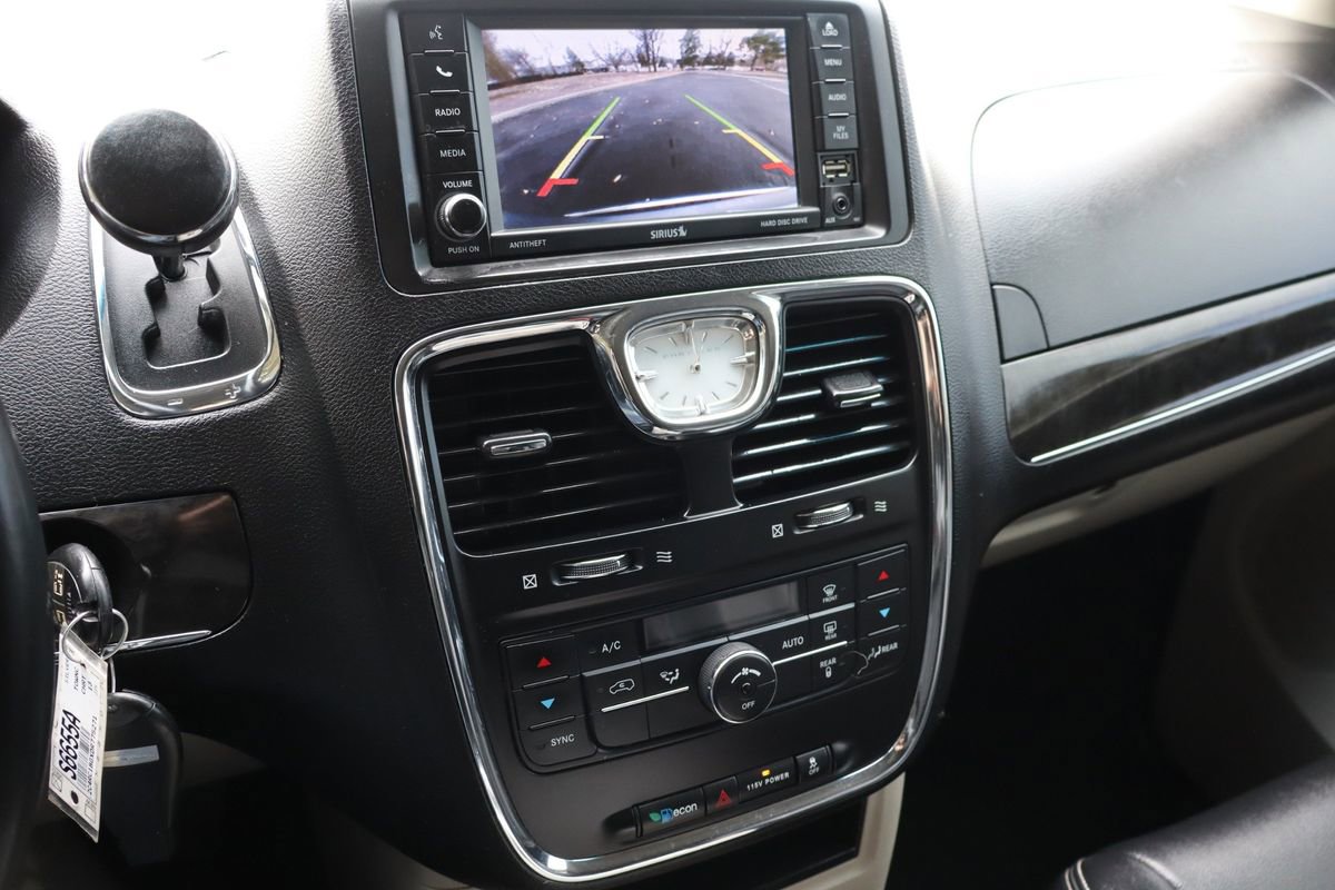 Used 2013 Chrysler Town & Country Touring image 37