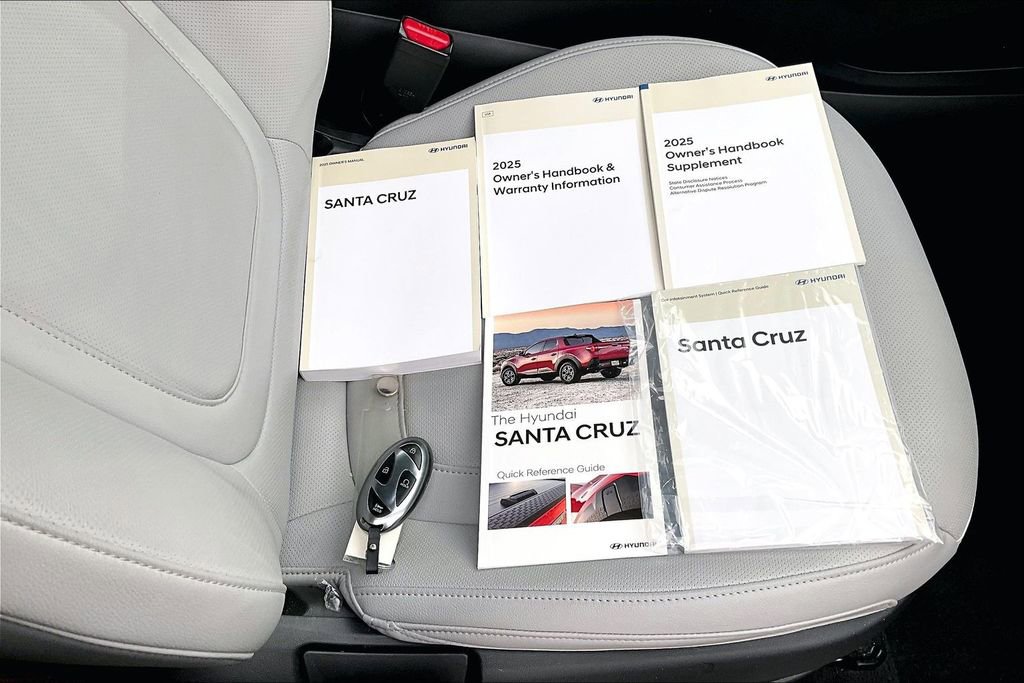 Certified 2025 Hyundai Santa Cruz SEL image 11