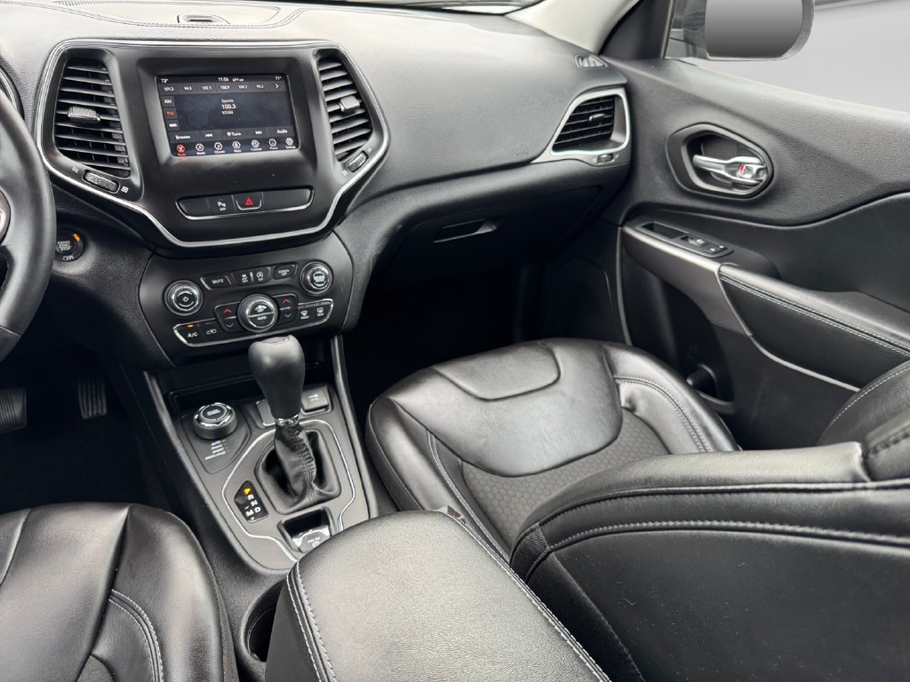 Used 2019 Jeep Cherokee Latitude Plus w/ Comfort/Convenience Group AWD/4WD image 23