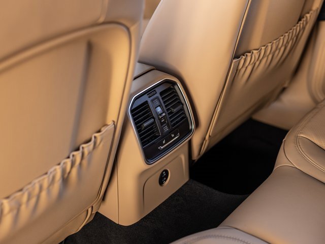 New 2026 Porsche Macan image 32