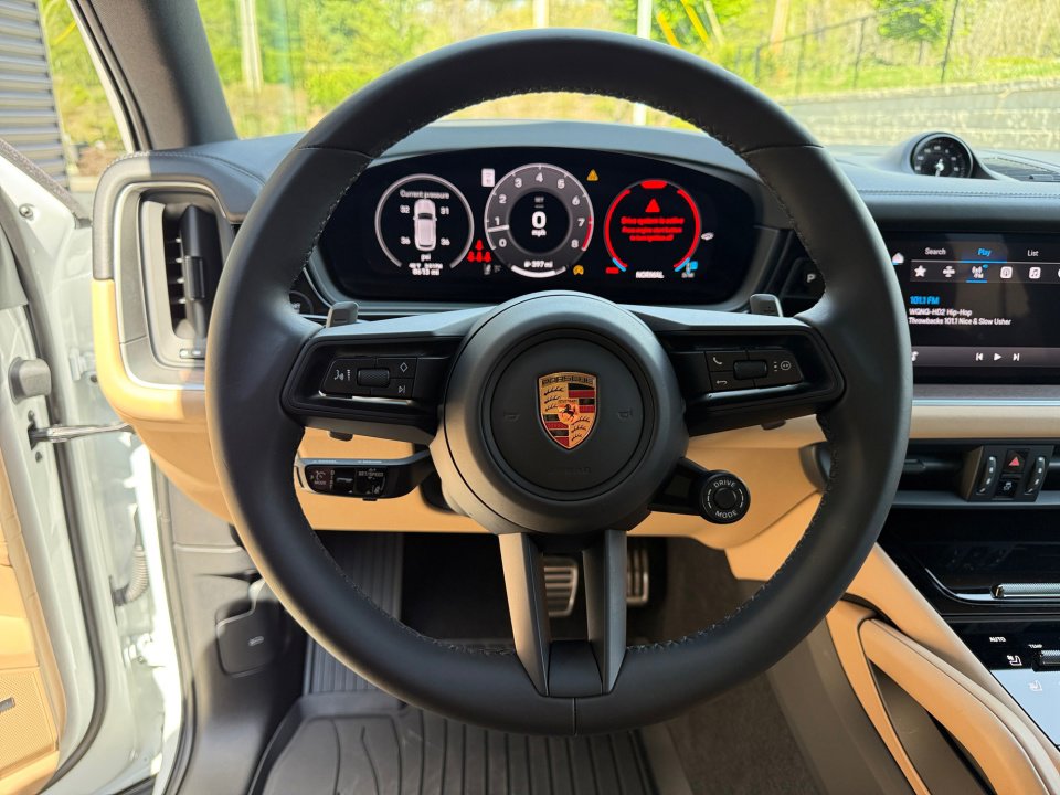 Certified 2025 Porsche Cayenne S image 15