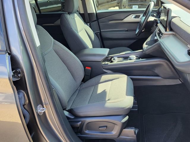 Used 2025 Ford Explorer Active image 25