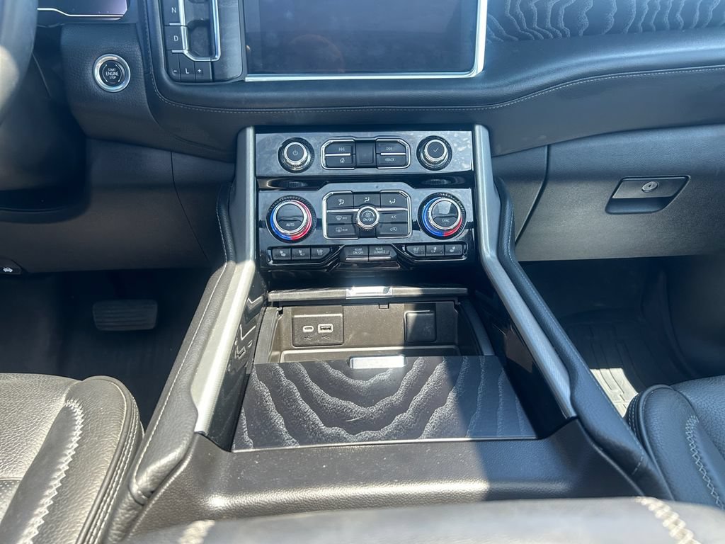 Used 2023 GMC Yukon XL Denali AWD/4WD image 17