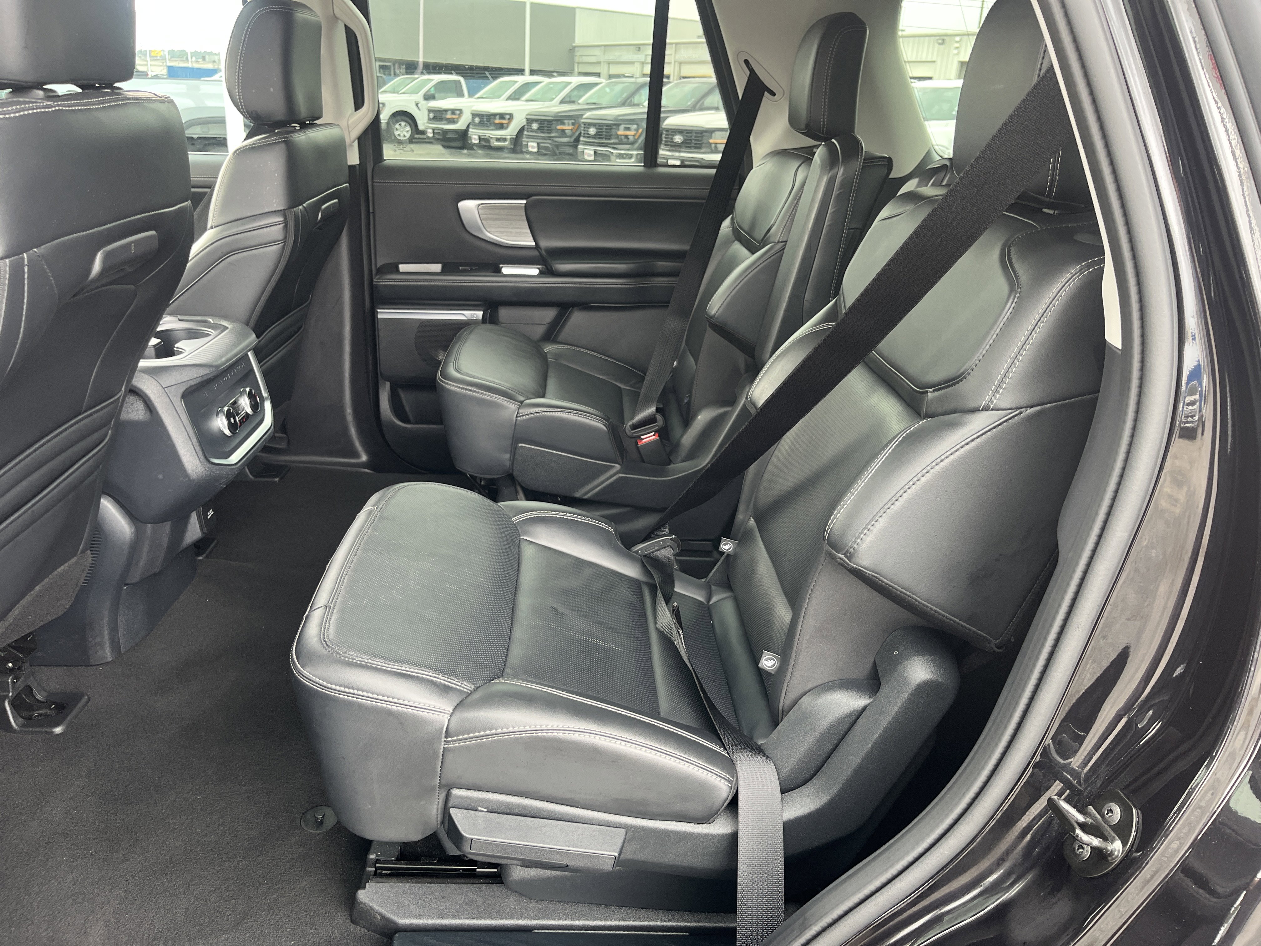 Used 2025 Ford Expedition Platinum AWD/4WD image 35