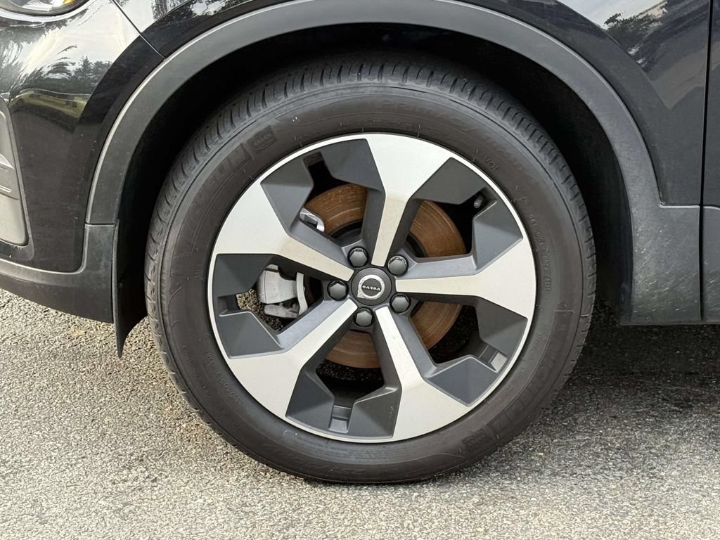 Used 2025 Volvo XC40 B5 Core w/ Protection Package Premier AWD/4WD image 9