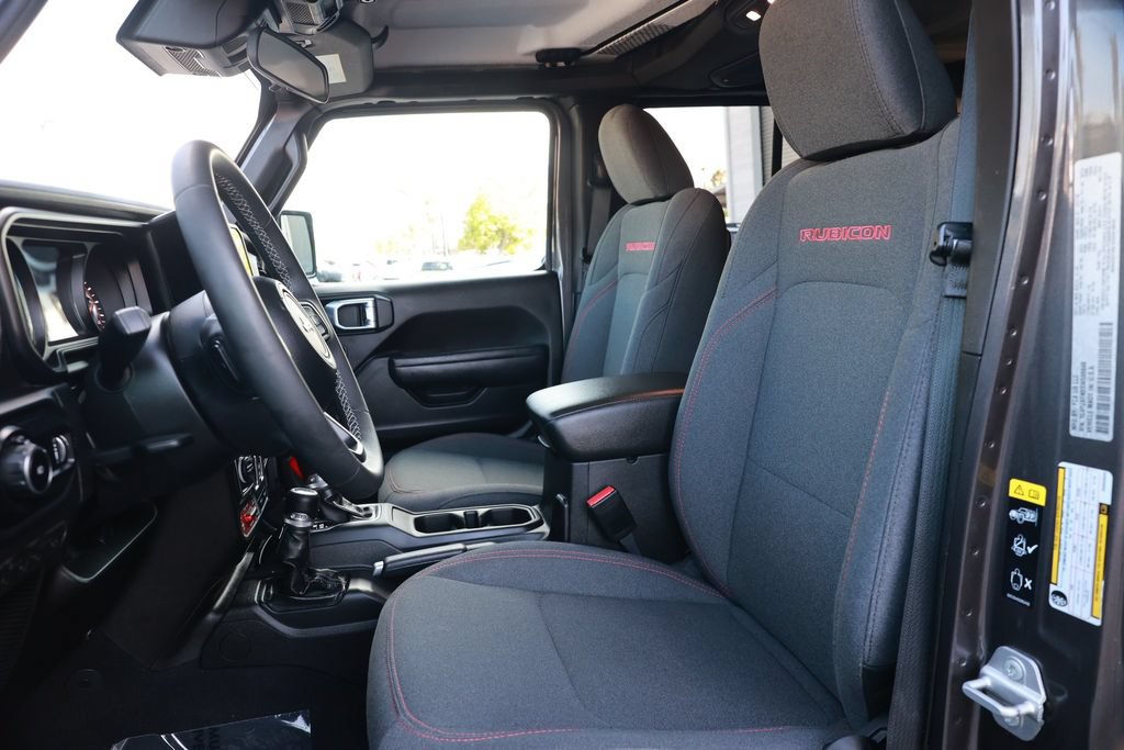 Used 2025 Jeep Wrangler Unlimited Rubicon AWD/4WD image 17