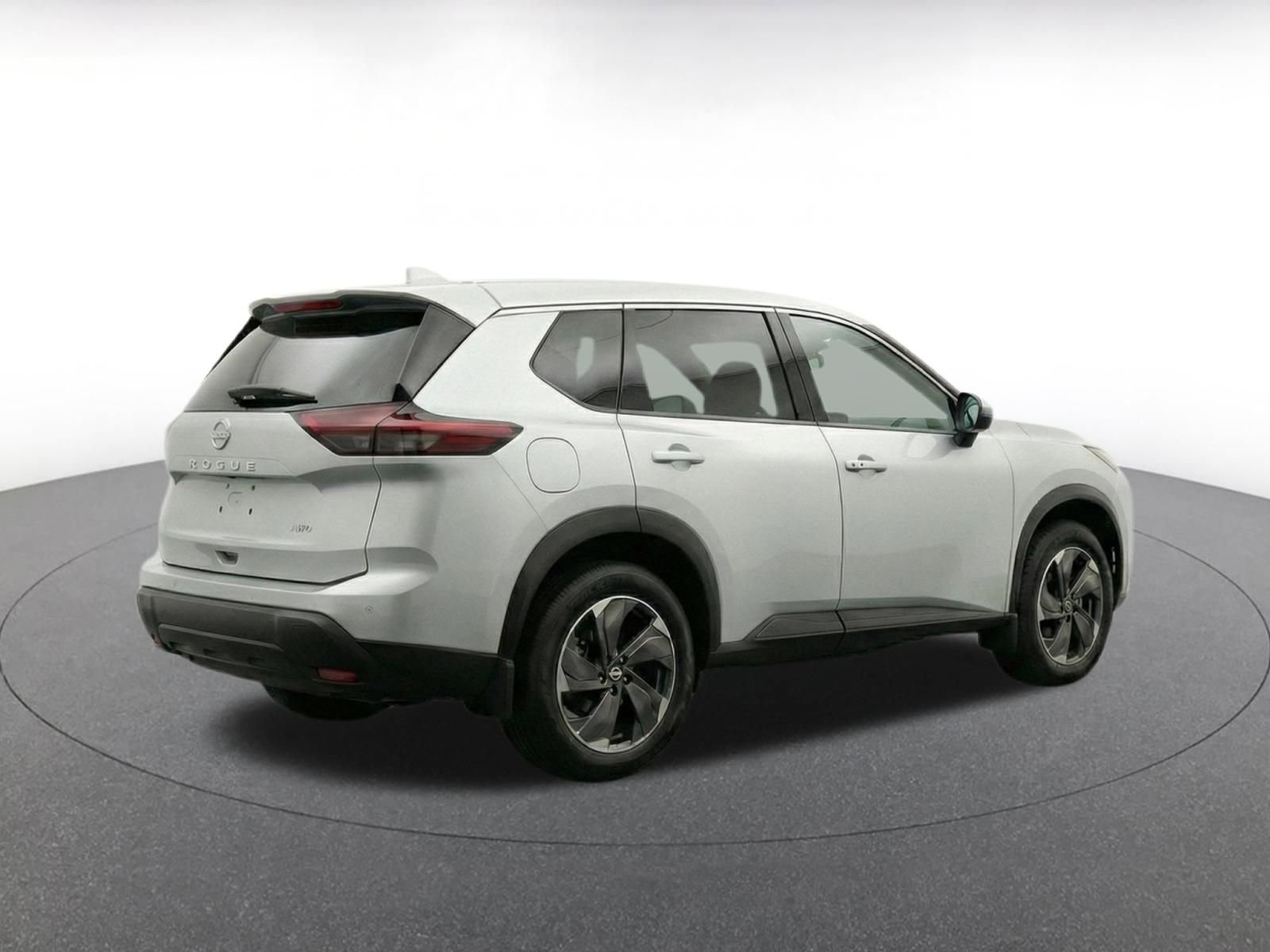 Used 2025 Nissan Rogue SV FWD image 8