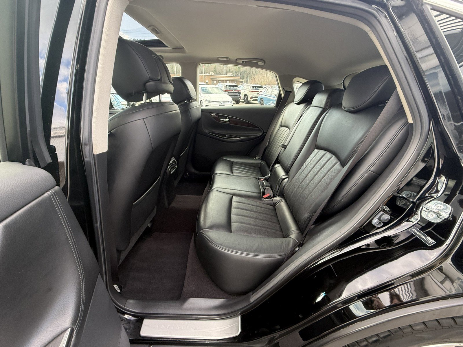 Used 2017 INFINITI QX50 AWD w/ Deluxe Touring Package image 21