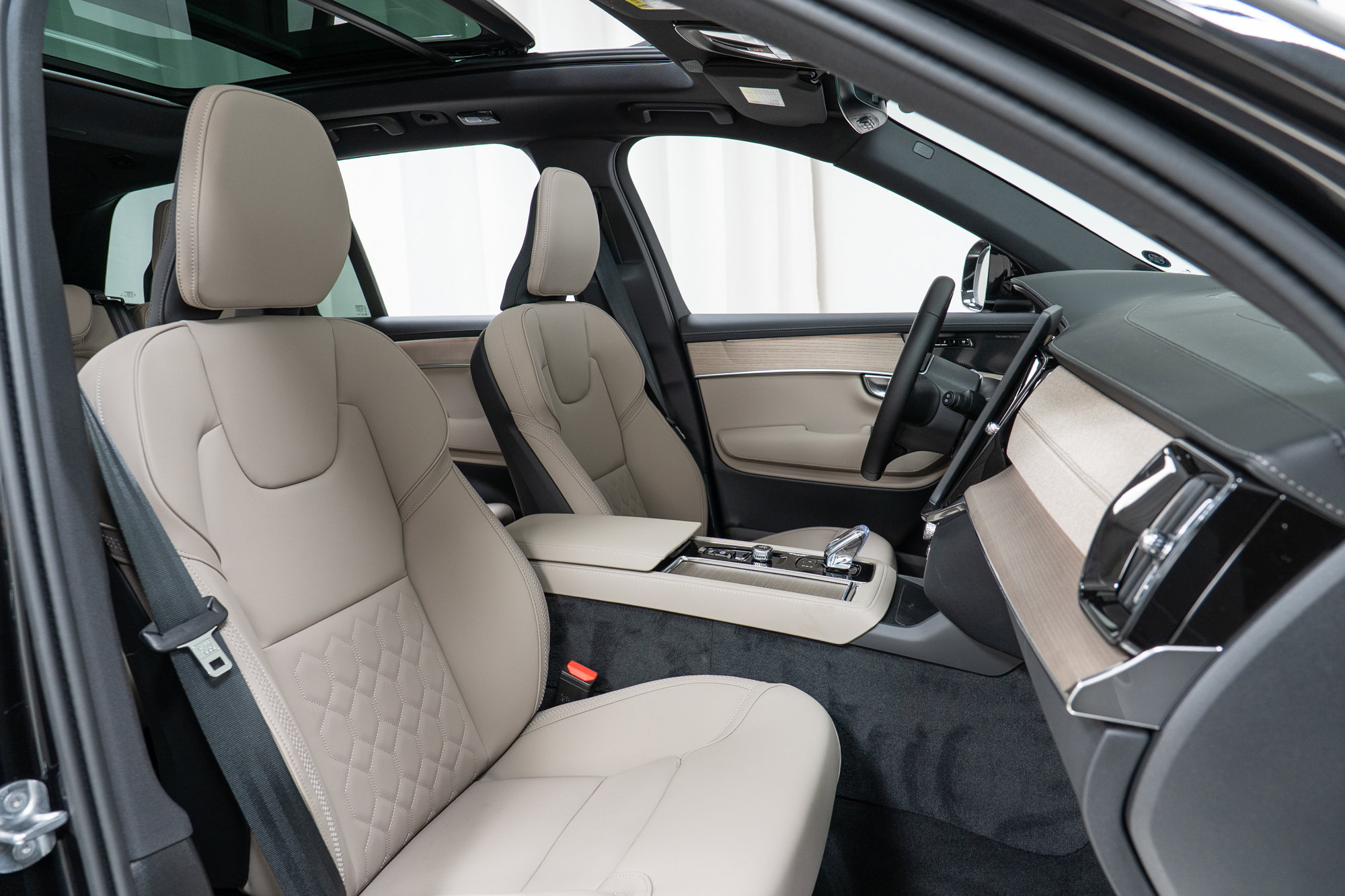 New 2026 Volvo XC90 T8 Plus w/ Protection Package Premier image 22