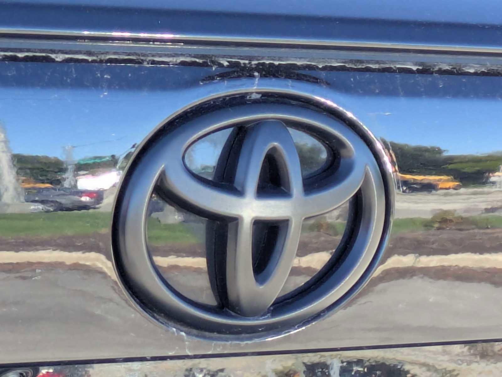 Used 2020 Toyota RAV4 TRD Off-Road image 11