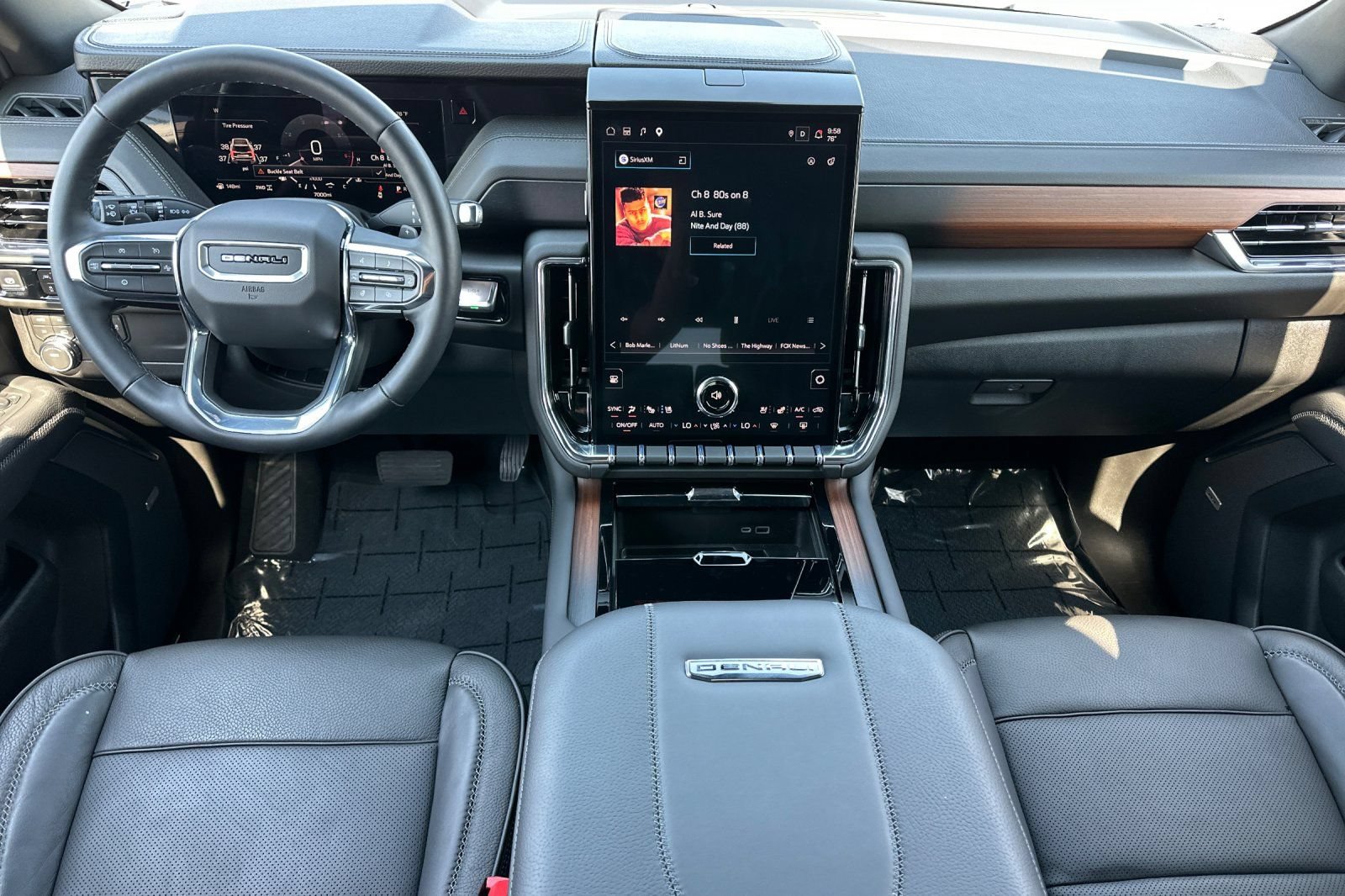 Used 2026 GMC Yukon Denali w/ Sun & Power Step Package AWD/4WD image 18