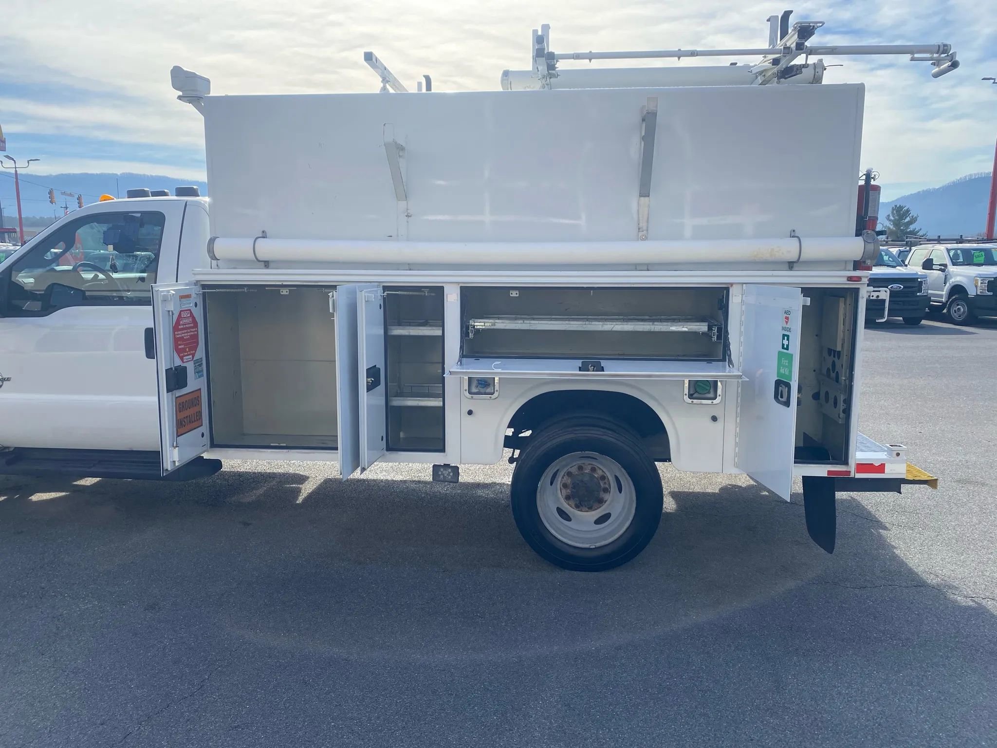 Used 2015 Ford F550 4x4 Regular Cab Super Duty image 26