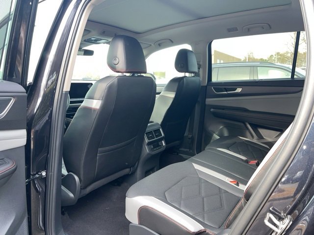 Used 2025 Volkswagen Atlas Peak Edition SE image 13