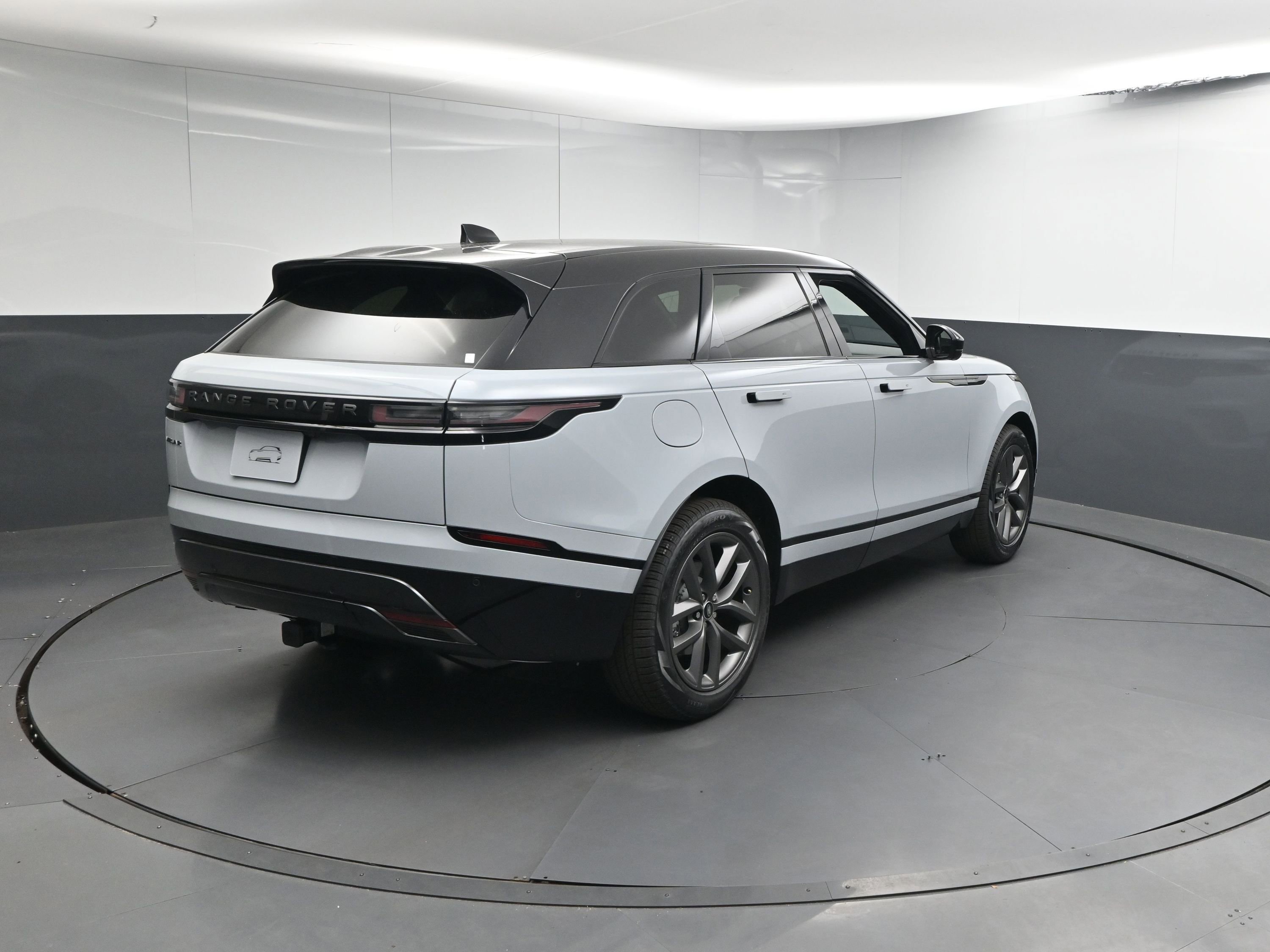 New 2026 Land Rover Range Rover Velar Dynamic SE image 22