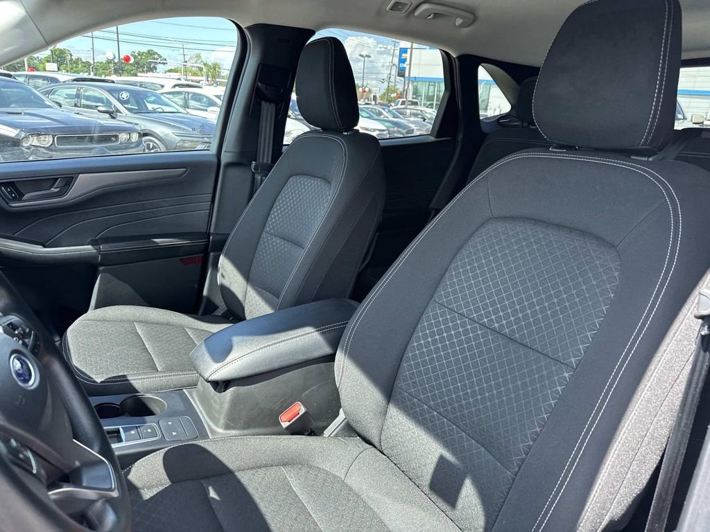 Used 2025 Ford Escape Active AWD/4WD image 17