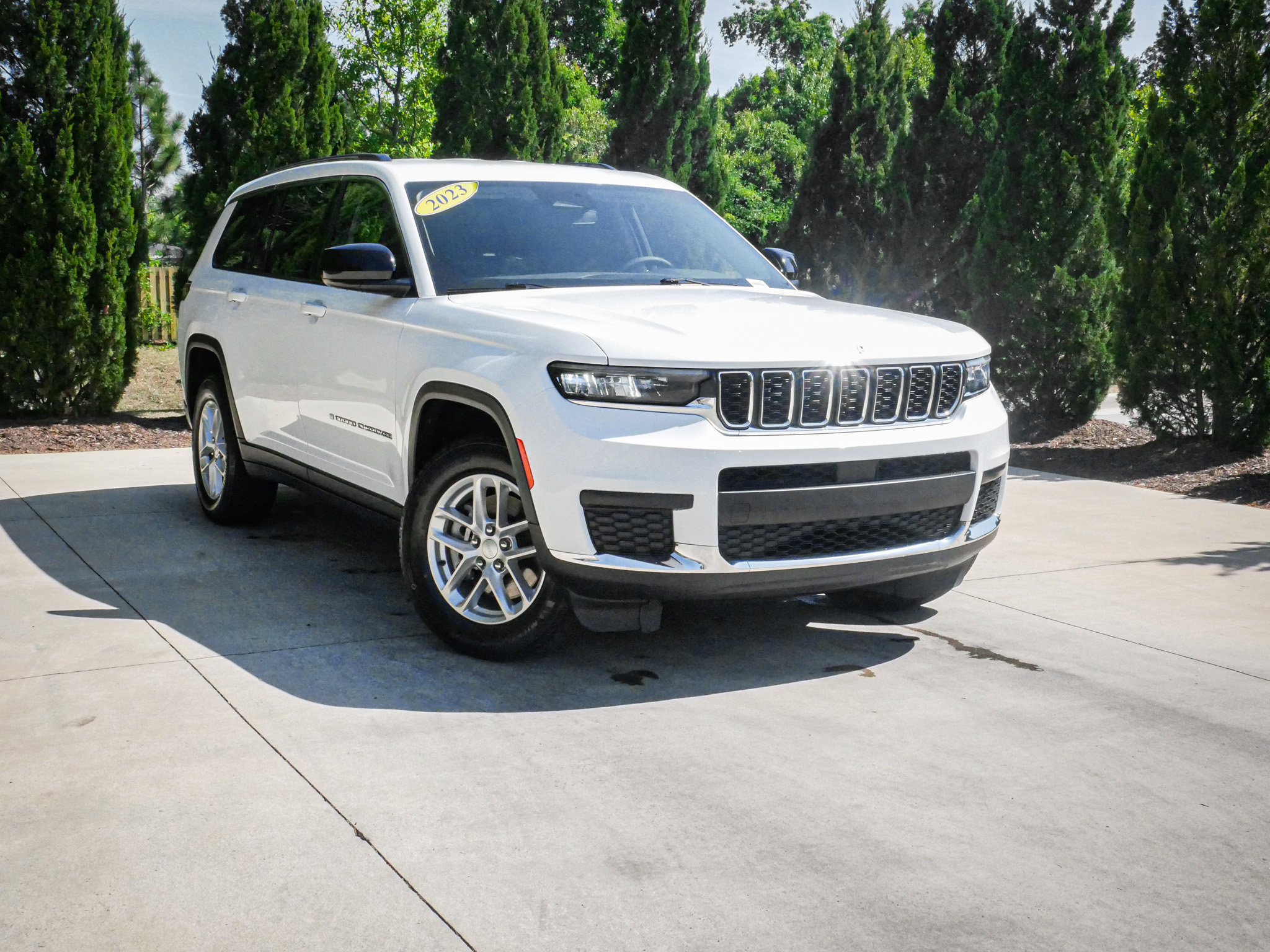 Used 2023 Jeep Grand Cherokee L Laredo w/ Luxury Tech Group I AWD/4WD video 2